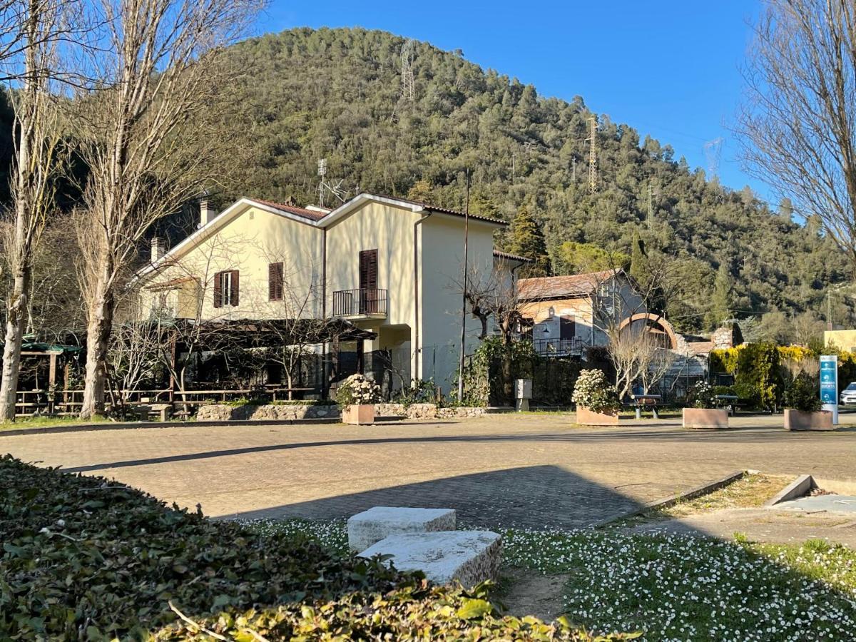 Rifugio Della Cascata Villa Collestatte Exterior photo