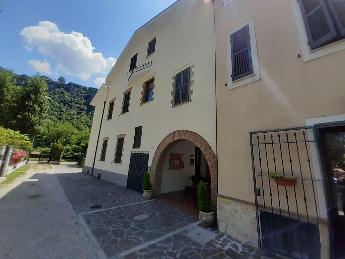 Rifugio Della Cascata Villa Collestatte Exterior photo